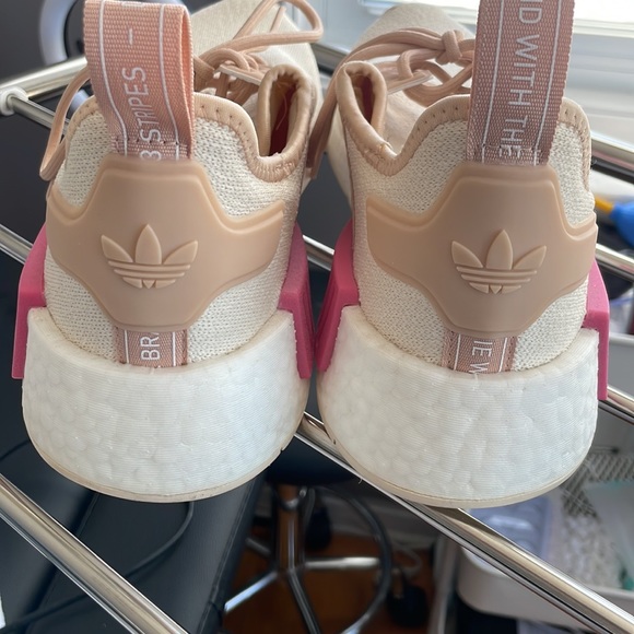 Addidas running shoes like new only worn once - Picture 3 of 3